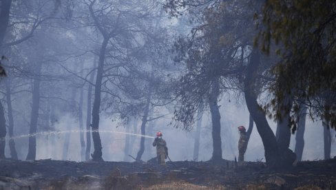 GRČKA DANIMA U PLAMENU: Izbio novi požar u blizini grada, vlasti upozorile meštane na jednu stvar