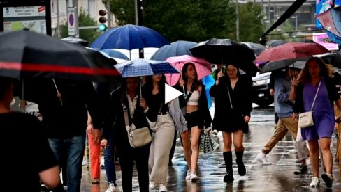 POPLAVE U MADRIDU: Gradonačelnik savetuje da se ne izlazi iz kuća (VIDEO)