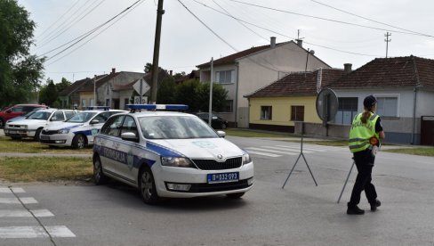 POZLILO MU TOKOM VOŽNJE, PA SE ZABIO U BANDERU: Poginuo muškarac kod Kikinde