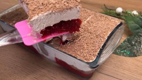 VOĆNA FANTAZIJA: Brzi kolač koji se sprema za 20 minuta (VIDEO)