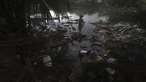 ПОПЛАВЉЕНЕ КУЋЕ, ВОДА НА УЛИЦАМА: Хаотично у Бразилу, циклон однео скоро 40 живота (ВИДЕО)