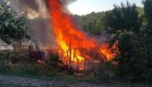 VATRA PROGUTALA POMOĆNI OBJEKAT: Požar u Barajevu, na sreću nije bilo povređenih (FOTO)