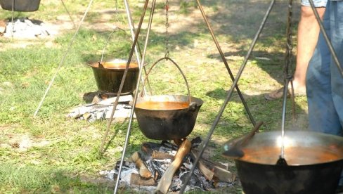 OSTROVAČKA ČORBIJADA: U subotu takmičenje kulinara