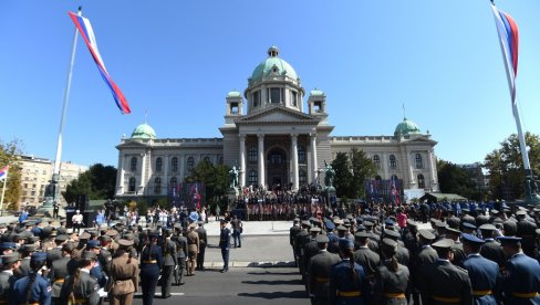 СВЕЧАНА ПРОМОЦИЈА НАЈМЛАЂИХ ОФИЦИРА: Церемонија завршена надлетањем авиона и хеликоптера (ФОТО/ВИДЕО)