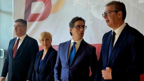 VUČIĆ IZ SKOPLJA: Srbija ostaje dosledna u iskrenom zalaganju za stvaranje atmosfere uzajamnog poverenja, razumevanja i poštovanja (FOTO)