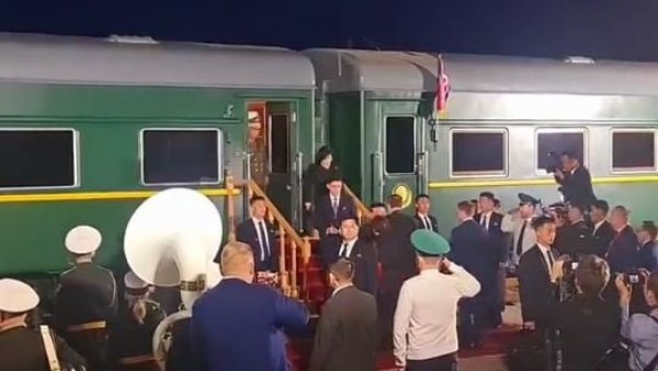 КИМ ЏОНГ УН ПУТУЈЕ ЗА ПЕКИНГ: Специјални воз севернокорејског лидера прешао кинеску границу КИМ ЏОНГ УН ПУТУЈЕ ЗА ПЕКИНГ: Специјални воз севернокорејског лидера прешао кинеску границу