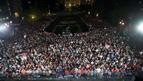 OVO IMA SAMO SRBIJA: Sjajna atmosfera na dočeku košarkaša, basketaša i Novaka Đokovića (FOTO/VIDEO)