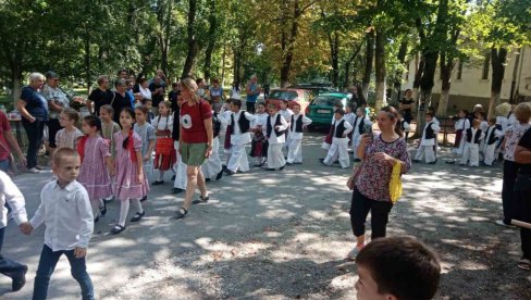 KROFNE I PILEĆI PAPRIKAŠ PO TRADICIJI: Banatska testijada odžana u Srpskom Itebeju