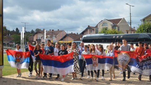 ПОВОДОМ ДАНА СРПСКОГ ЈЕДИНСТВА: Најбољи ученици из Херцеговине посетили и Свилајнац