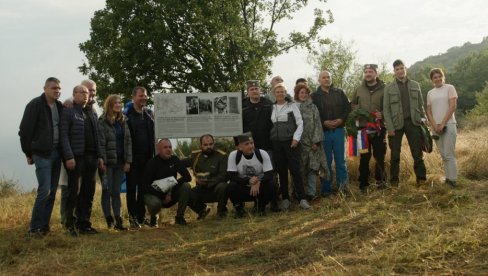 SRPSKI JUNACI SU BESMRTNI: Selaković otkrio obnovljenu spomen-ploču posvećenu vojvodi Vojinu Popoviću (FOTO)