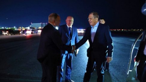 LAVROV STIGAO U NJUJORK: Prvi put od početka sukoba u Ukrajini da će Zelenski i ruski predstavnici biti za istim stolom (VIDEO)