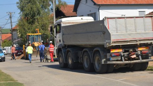 ОБНОВА ВАЖНЕ УЛИЦЕ У СВИЛАЈНЦУ: Нови коловоз и водоводне цеви за Улицу Радомира Бисића