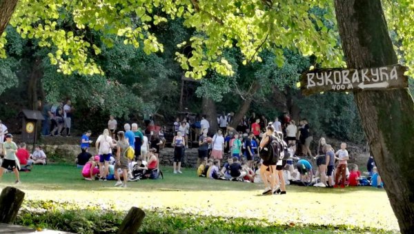 ДО ПАЛИЋА ЗА 6.500 ДИНАРА: Родитељима основаца изненадиле понуде за излете по папреним ценама ДО ПАЛИЋА ЗА 6.500 ДИНАРА: Родитељима основаца изненадиле понуде за излете по папреним ценама