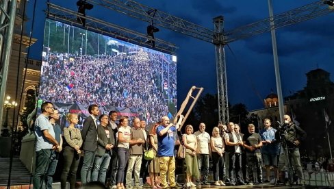 POLITIČKI PROTESTI: Ćuta i Milivojević potvrdili šta im je cilj - da vrate Srbiju u vreme kad su zatvarali fabrike i ljude ostavljali bez posla POLITIČKI PROTESTI: Ćuta i Milivojević potvrdili šta im je cilj - da vrate Srbiju u vreme kad su zatvarali fabrike i ljude ostavljali bez posla