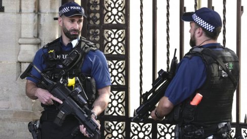 DEČAK I DVOJICA MUŠKARACA ZAPALILI KOMBIJE HITNE POMOĆI: Horor u glavnom gradu - izgorela vozila jevrejske dobrotvorne organizacije