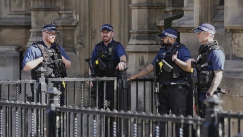 ODJEKNULA EKSPLOZIJA:  Zatvorena američka ambasada u Londonu (FOTO)