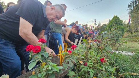 REKE LJUDI OPRAŠTAJU SE OD STRADALIH HEROJA: Tuga opasala sever Kosova i Metohije (FOTO)