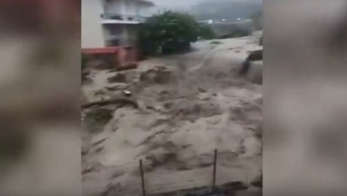 GRČKA NA UDARU POPLAVA, NAJTEŽE U EVIJI: Voda više od metar dubine (VIDEO) GRČKA NA UDARU POPLAVA, NAJTEŽE U EVIJI: Voda više od metar dubine (VIDEO)