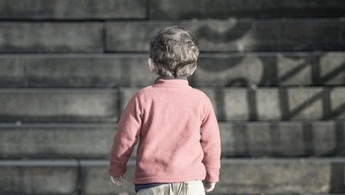 СТО ХИЉАДА ПОКЛОНА ЗА ДЕЦУ УОЧИ КАТОЛИЧКОГ БОЖИЋА: Како функционише такозвана „суспендована играчка“