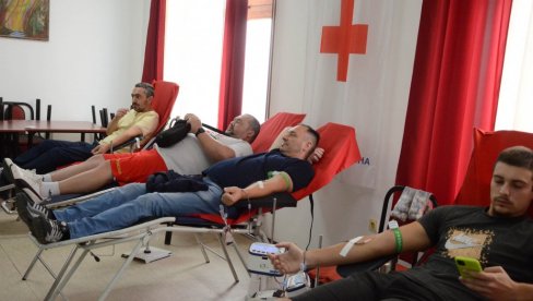 HUMANOST KOJA OHRABRUJE: Među dobrovoljnim davaocima krvi sve više mladih (FOTO)