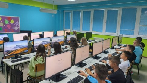 Кроз пројекат „Стварамо знање“ Телеком Србија опремио 140 школа широм Србије