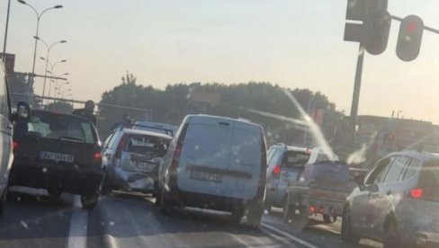 LANČANI SUDAR NA AUTO-PUTU: Ima povređenih, u smeru ka Novom Beogradu otežan saobraćaj
