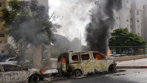 ПОКРЕНУТА ОПЕРАЦИЈА ГВОЗДЕНИ МАЧЕВИ: Борбени авиони надлећу Појас Газе, експлозије одјекују на све стране (ВИДЕО)