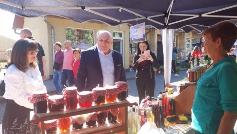 IĆE, PIĆE I RADOST ZA NAJMLAĐE: U Lešnici održani Miholjski susreti sela (FOTO)