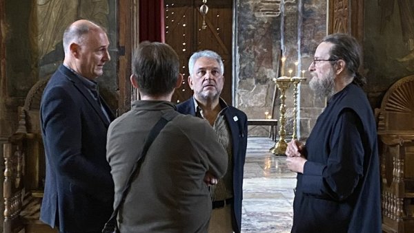 ШЕФ ЕУЛЕКСА ЂОВАНИ ПОСЕТИО МАНАСТИР ВИСОКИ ДЕЧАНИ: Кључно је наставити са јачањем безбедности свих зајеница на Косову ШЕФ ЕУЛЕКСА ЂОВАНИ ПОСЕТИО МАНАСТИР ВИСОКИ ДЕЧАНИ: Кључно је наставити са јачањем безбедности свих зајеница на Косову