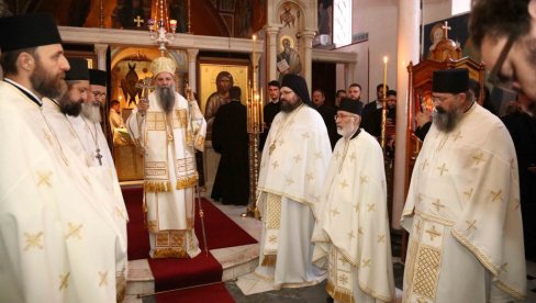 NAROD DA VERUJE SABORU, SABOR DA VERUJE NARODU: Patrijarh Porfirije služio liturgiju na Pravoslavnom bogoslovskom fakultetu