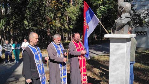 POMEN I POČAST SRPSKOM I JUGOSLOVENSKOM MONARHU: Ceremonija u surduličkom Sanatorijumu