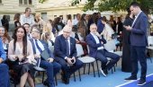 НИМАЛО ОБИЧНО МЕСТО: Чак је и амерички амбасадор Кристофер Хил дошао на отварање овог терена у Србији (ФОТО)