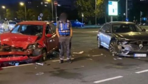 TEŠKA SAOBRAĆAJKA NA NOVOM BEOGRADU: Automobili potpuno smrskani, policija izašla na lice mesta (FOTO)