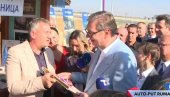 ДИВНИ ПОКЛОНИ ЗА ВУЧИЋА: Азбука у златовезу и специјална честитка од најмлађих (ФОТО)