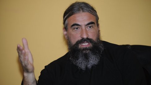 PA NEK DOĐU DA JE RUŠE! Mitropolit Metodije: Spomenik vojvodi Pavlu Đurišiću ide u crkvu