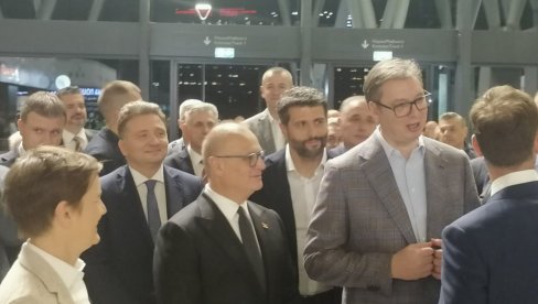 SVI TRAŽE NAŠE ORUŽJE KAO DA JE DŽABE: Vučić o situaciji u svetu