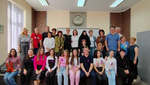 НАЦИОНАЛНИ ДАН БОРБЕ ПРОТИВ РАКА ДОЈКЕ: Гимназијалци играју представу „Исповести“ НАЦИОНАЛНИ ДАН БОРБЕ ПРОТИВ РАКА ДОЈКЕ: Гимназијалци играју представу „Исповести“