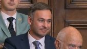 ШТА ЈЕ АЛЕКСИЋУ БИО ПРВИ ПОТЕЗ КАД ЈЕ ДОШАО НА ВЛАСТ? Повећао сам себи плату ШТА ЈЕ АЛЕКСИЋУ БИО ПРВИ ПОТЕЗ КАД ЈЕ ДОШАО НА ВЛАСТ? Повећао сам себи плату