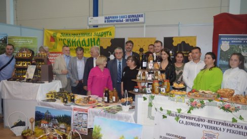 POMOĆ POLJOPRIVREDNICIMA: Zadružni savez Šumadije i Pomoravlja doprinosi razvoju zadrugarstva POMOĆ POLJOPRIVREDNICIMA: Zadružni savez Šumadije i Pomoravlja doprinosi razvoju zadrugarstva