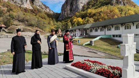 MANASTIR SOKO KOD LJUBOVIJE: Pomen vladiki Lavrentiju i blagoslov radovima (FOTO)