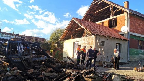 КОЛЕГЕ И КИНЕЗИ ПРВИ ПОМОГЛИ НА ЗГАРИШТУ: Пожар у домаћинству Чокановића код Бора