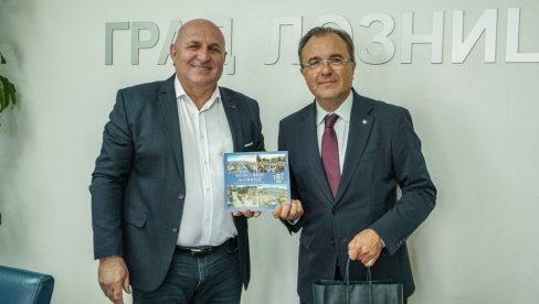 GOSTI IZ BARSELONE U LOZNICI: Vidoje Petrović ugostio predstavnike futsal kluba iz Španije
