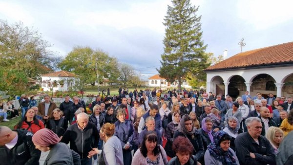 ВЛАДИКА У КУМАРЕВСКОЈ ЦРКВИ: Обележен празник посвећен Светој Петки