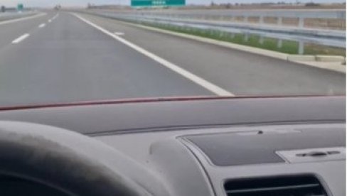 OPASNO I ZABRANJENO: Zabeležen neverovatan video na auto-putu (VIDEO)
