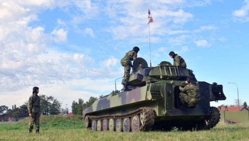 УСАВРШАВАЊЕ ПРИПАДНИКА АРТИЉЕРИЈЕ И ИНЖИЊЕРИЈЕ: Специјалистичка војна обука у Пожаревцу УСАВРШАВАЊЕ ПРИПАДНИКА АРТИЉЕРИЈЕ И ИНЖИЊЕРИЈЕ: Специјалистичка војна обука у Пожаревцу