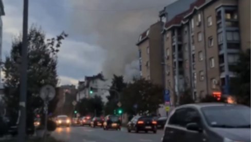 VELIKI POŽAR KOD NOVOSADSKOG SAJMA: Dim kulja na sve strane, vatrogasci hitno izašli na teren (VIDEO)