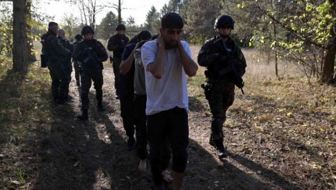 BARIJERE MIGRANTIMA VETAR U LEĐA KRIJUMČARIMA: Analiza Novosti - Kakve posledice po Srbiju može da ima najava za tražioce azila u EU