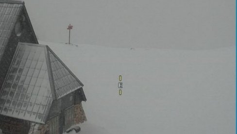 NAPADALO ČAK 32 CENTIMETARA SNEGA: Slovenačka planina zavejana u belo (FOTO)