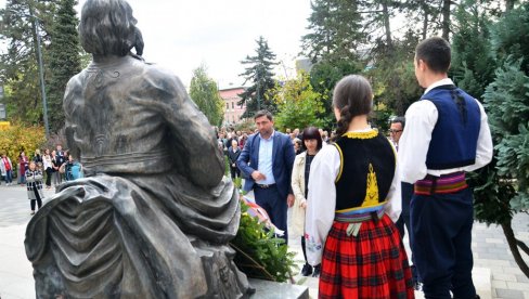 VIŠNJIĆU U ČAST: Nemerljiv značaj pesničkog opusa za očuvanje identiteta srpskog naroda