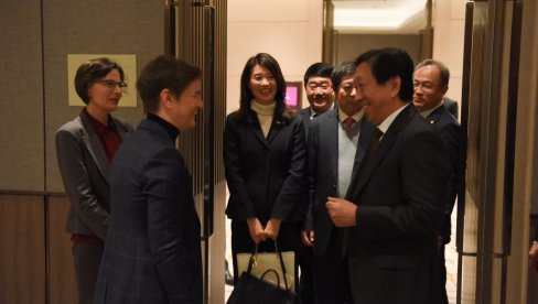 BRNABIĆ: Svaki trenutak u Kini koristim za razgovore sa privrednicima BRNABIĆ: Svaki trenutak u Kini koristim za razgovore sa privrednicima